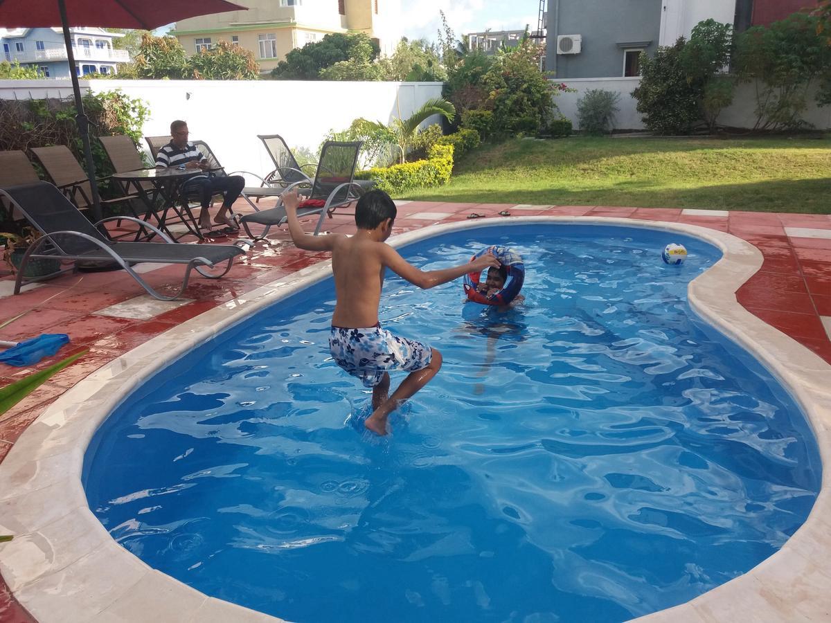 Cardamon Villa Is A 2 Bedroom With 1 Bathroom And Seperate Toilet Detached House With Ac And Swimming Pool , 5 Minutes Walk From Flic En Flac Public Beach Luaran gambar