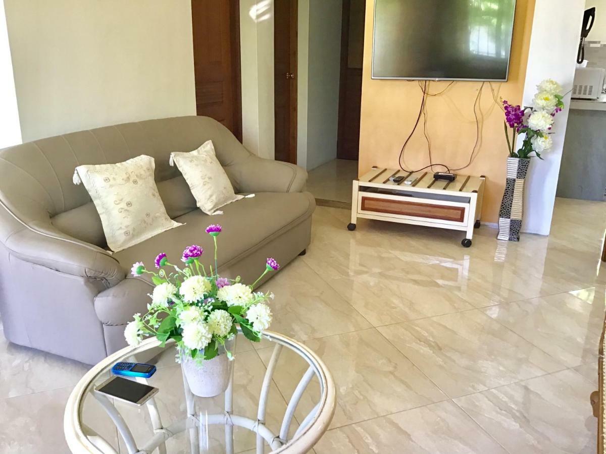 Cardamon Villa Is A 2 Bedroom With 1 Bathroom And Seperate Toilet Detached House With Ac And Swimming Pool , 5 Minutes Walk From Flic En Flac Public Beach Luaran gambar