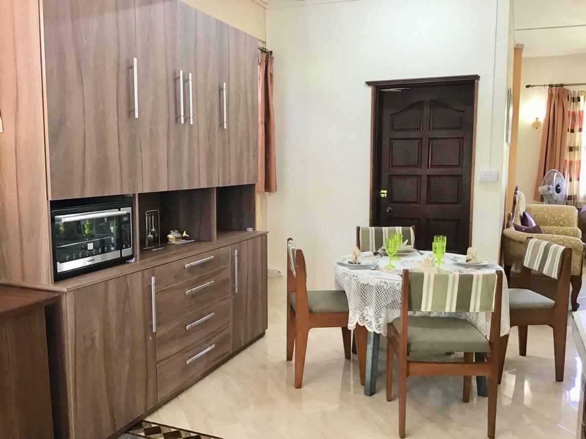 Cardamon Villa Is A 2 Bedroom With 1 Bathroom And Seperate Toilet Detached House With Ac And Swimming Pool , 5 Minutes Walk From Flic En Flac Public Beach Luaran gambar