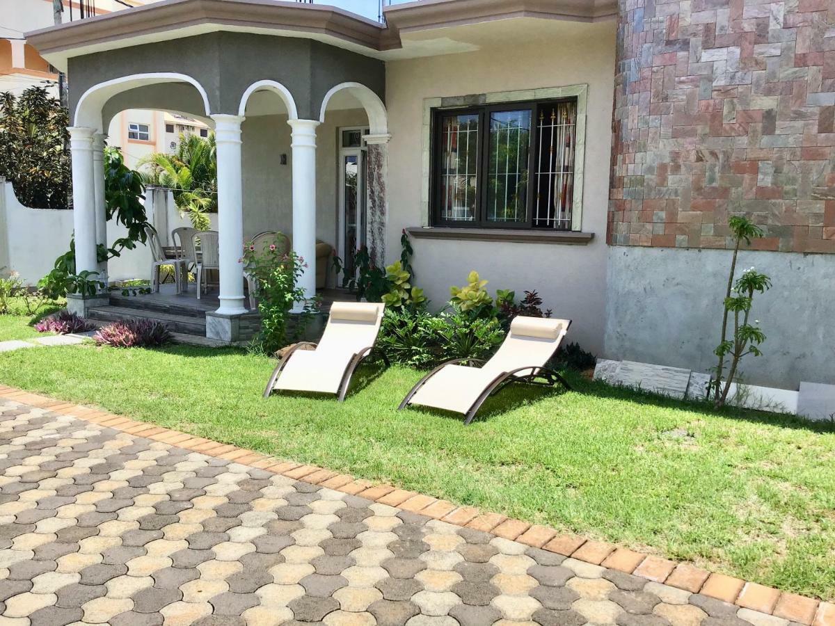 Cardamon Villa Is A 2 Bedroom With 1 Bathroom And Seperate Toilet Detached House With Ac And Swimming Pool , 5 Minutes Walk From Flic En Flac Public Beach Luaran gambar