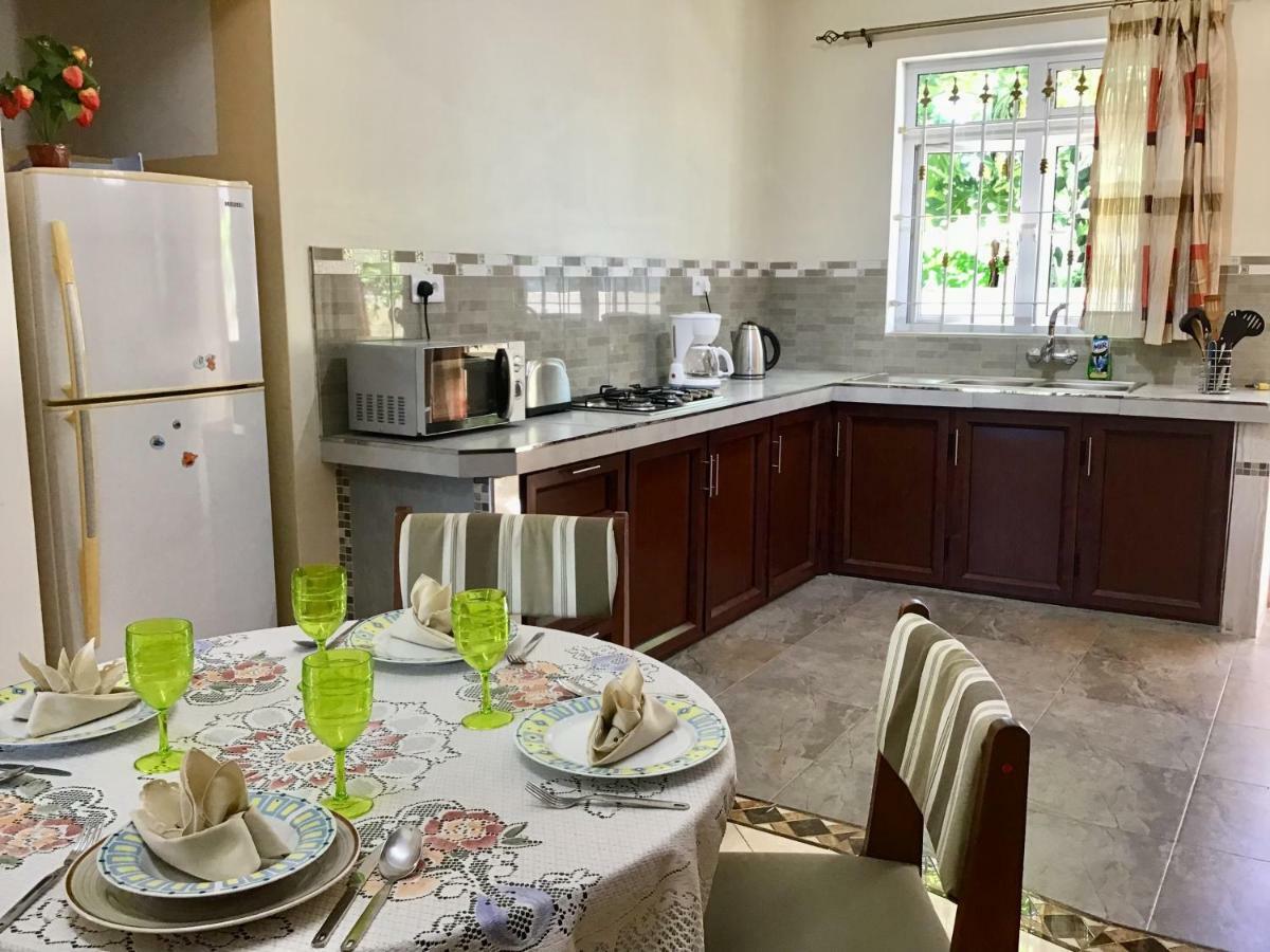 Cardamon Villa Is A 2 Bedroom With 1 Bathroom And Seperate Toilet Detached House With Ac And Swimming Pool , 5 Minutes Walk From Flic En Flac Public Beach Luaran gambar